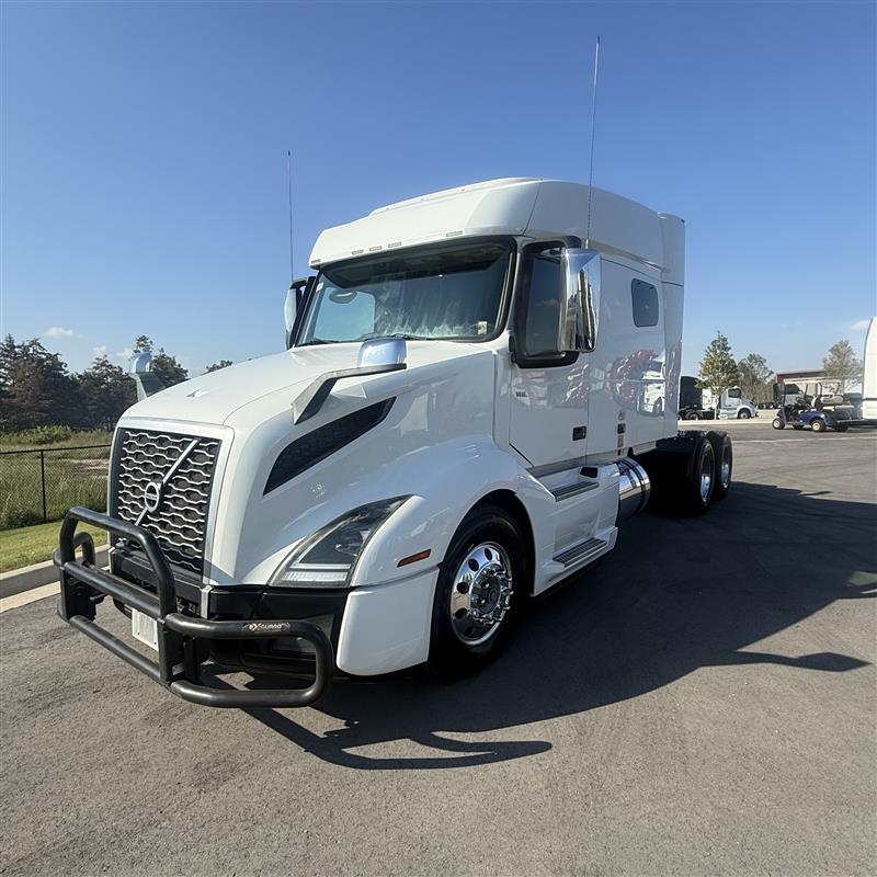 2021 Volvo Volvo 70" Midroof